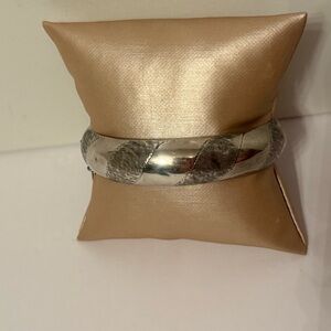 THAILAND BRACELET BANGLE HINGED STERLING SILVER 925 ETCHED SAFETY CHAIN 17.6g